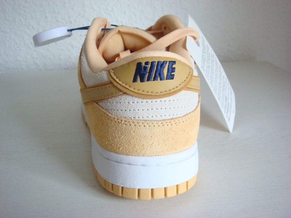 Nike Dunk Low LX Celestial Gold Suede EU 39 US(W) 8 Gelb Sail Bei in Kiel