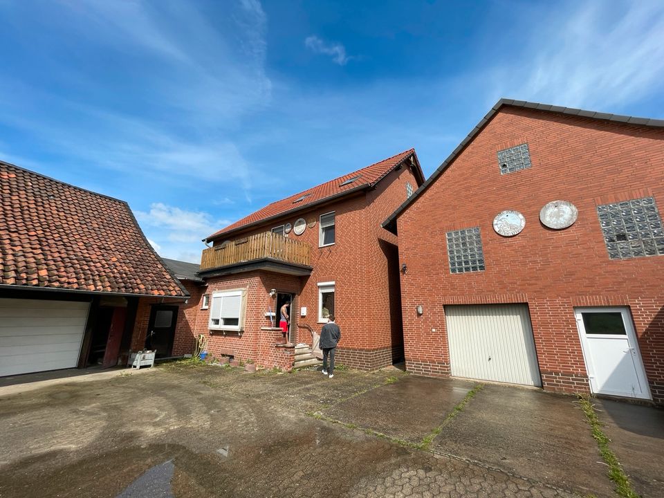 Zweifamilienhaus mit 2500qm in Lehrte