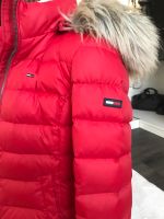 Tommy Hilfiger Winterjacke rot Größe M Hessen - Sinntal Vorschau