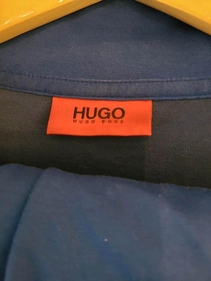 Original Hugo Boss Trainingsanzug in Neckartenzlingen