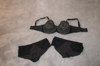 Unterwäsche Set von Triumph, BH mit 2 x Hose München - Trudering-Riem Vorschau