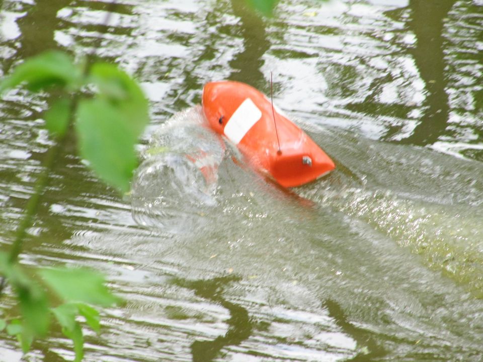 RC Rennboot Kohlefaser in Ingelheim am Rhein