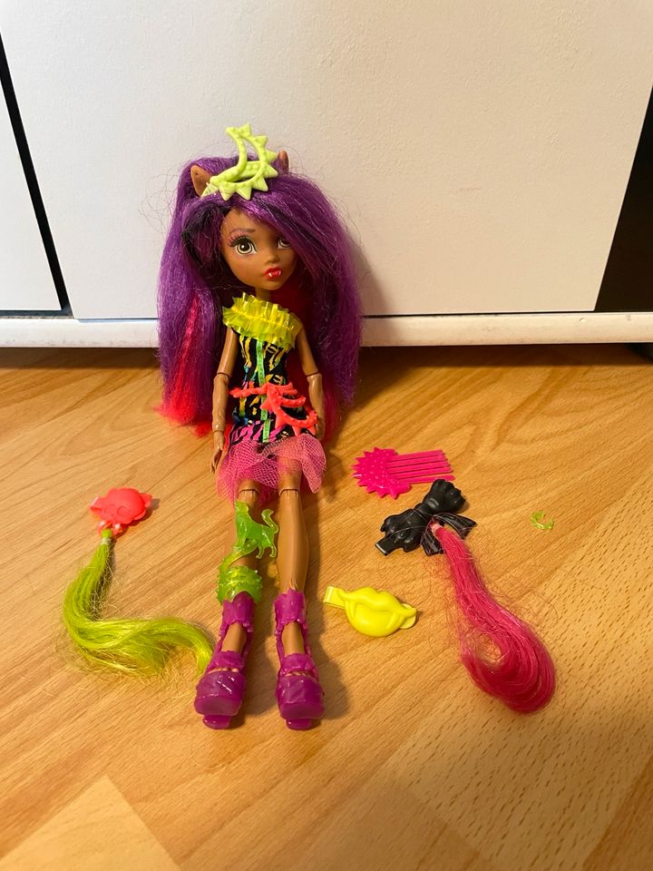 Barbie Monster high Puppen in Norderstedt