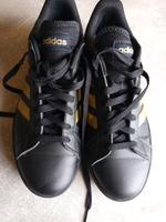 Adidas Sneaker Damen Größe UK 12 EU 42 Nordrhein-Westfalen - Werl Vorschau
