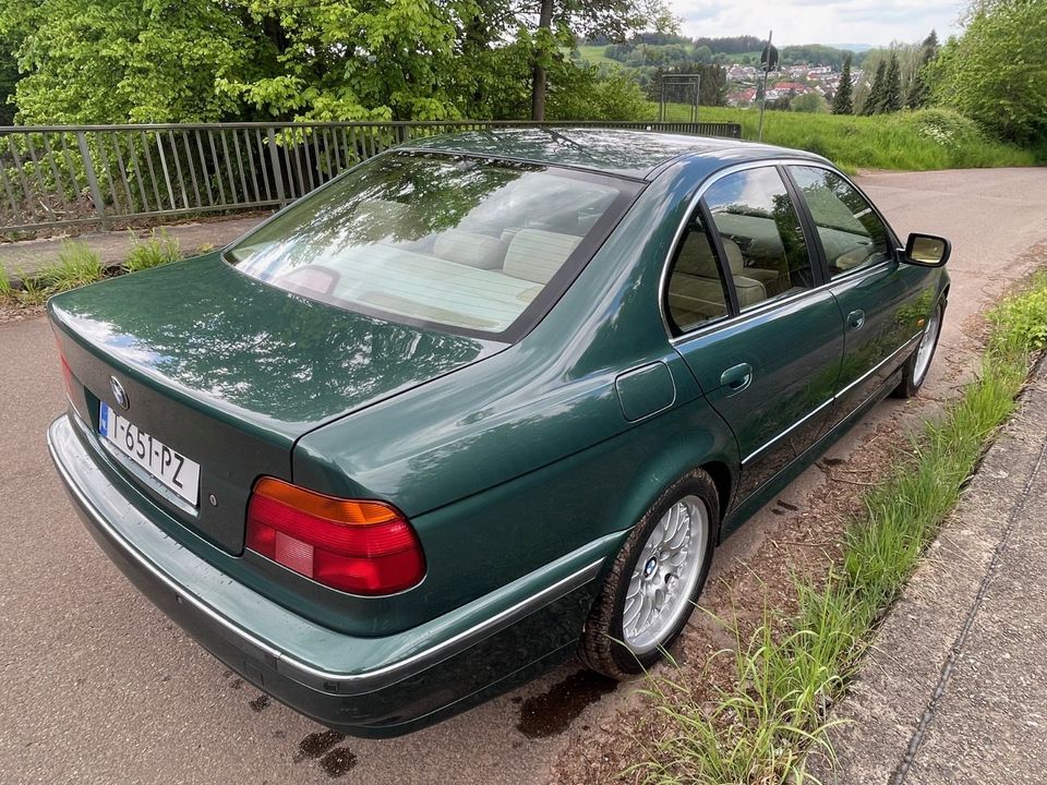 BMW 535iA E39 Youngtimer Scheckheft top Ausstattung in Illingen