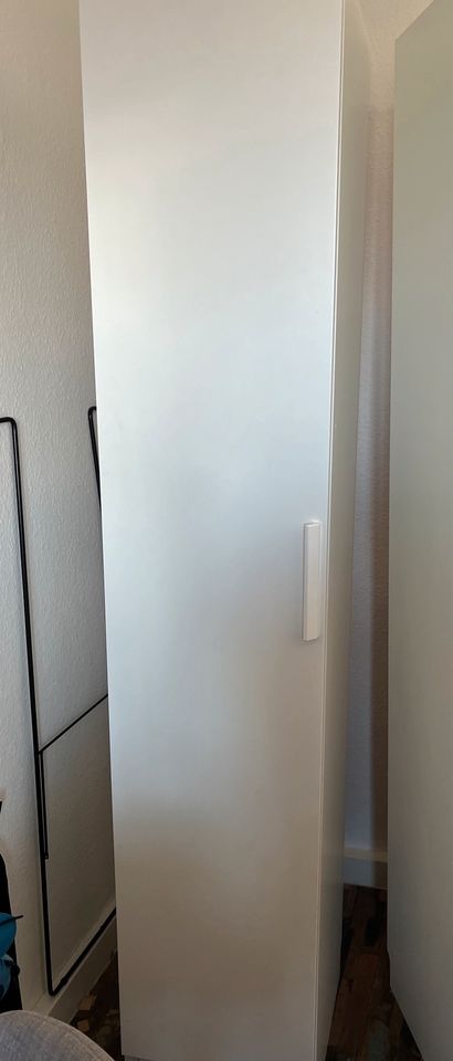 Billy Regal Ikea mit Tür 40x202x40cm in Hannover