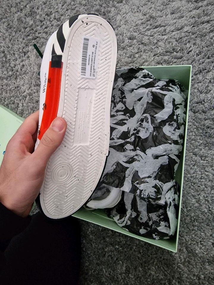 Off-White sneaker in der farbe weiß in Köln