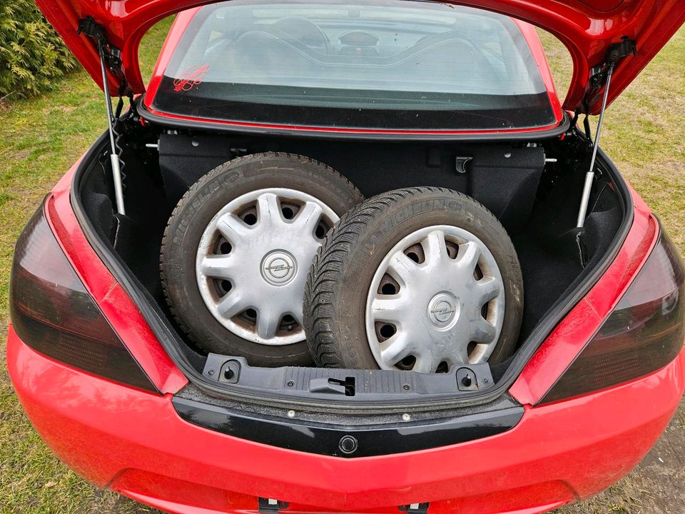 Opel Tigra TwinTop 1,8 16V / Cabrio in Herzfelde