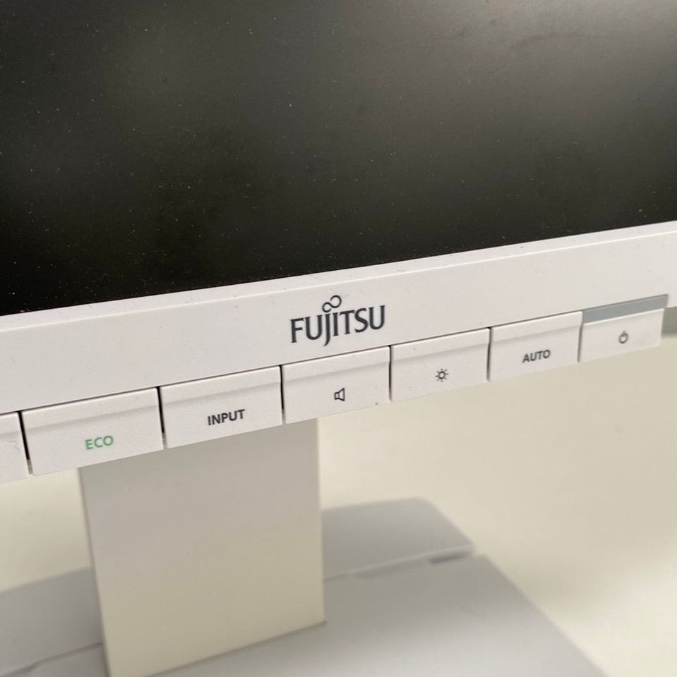 2x Fujitsu B22W Bildschirm LED Monitor 22 Zoll kippbar in Berlin