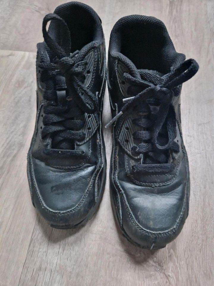 Nike Air Schuhe schwarz 37,5 Sportschuhe Sneaker in Datteln