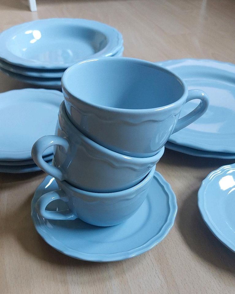 Geschirr blau grau taupe romantisch Landhaus Teller Tasse Kuchen in Frankfurt am Main