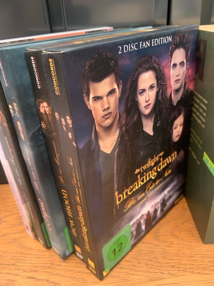 Twilight, Bücher und DVD, komplette Filme 1 - 4 in Leverkusen