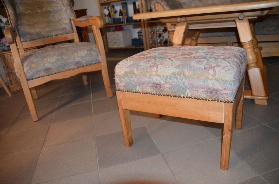 Sofa, Sessel, Hocker, Wohnzimmertisch Landhausstil in Trebur