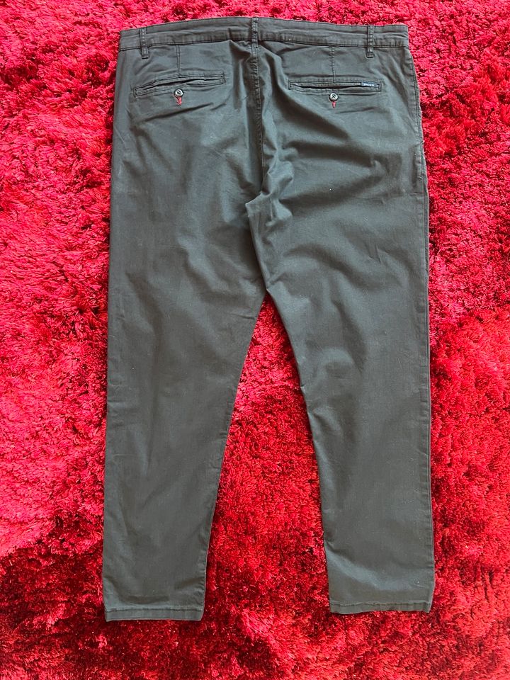 Männer Hose, Regular  Fit, W42, L32 jacks Sportwear Intl in Leipzig