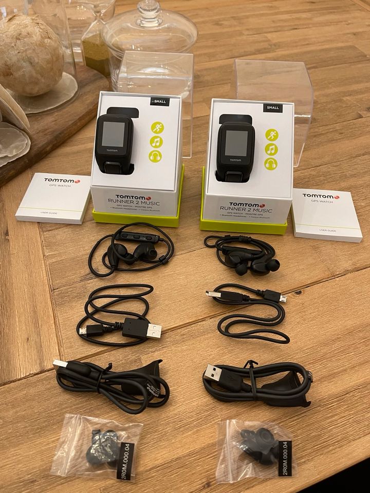 TomTom Sportuhr Runner 2 Musik GPS Uhr, schwarz/anthrazit in Oberursel (Taunus)