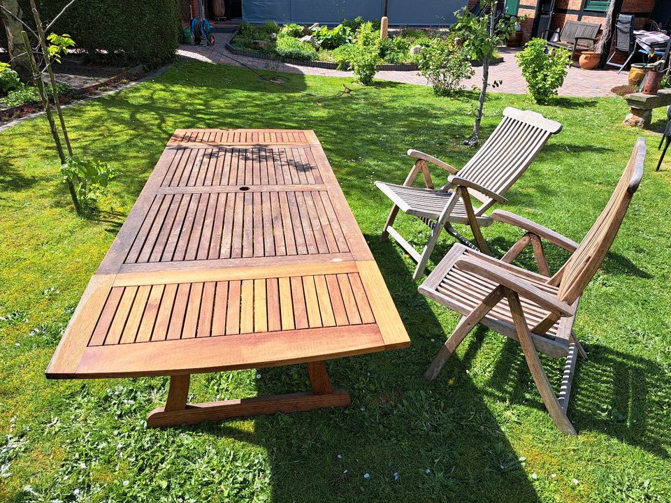 Gartentisch mit 2 Stühlen in Osterwald