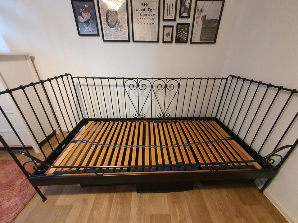 Bett Meldal von Ikea mit Lattenrost 90x200cm in Jena