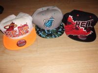 3 Mützen NBA Merch (Miami Heat, Hardwood Classic) Friedrichshain-Kreuzberg - Friedrichshain Vorschau