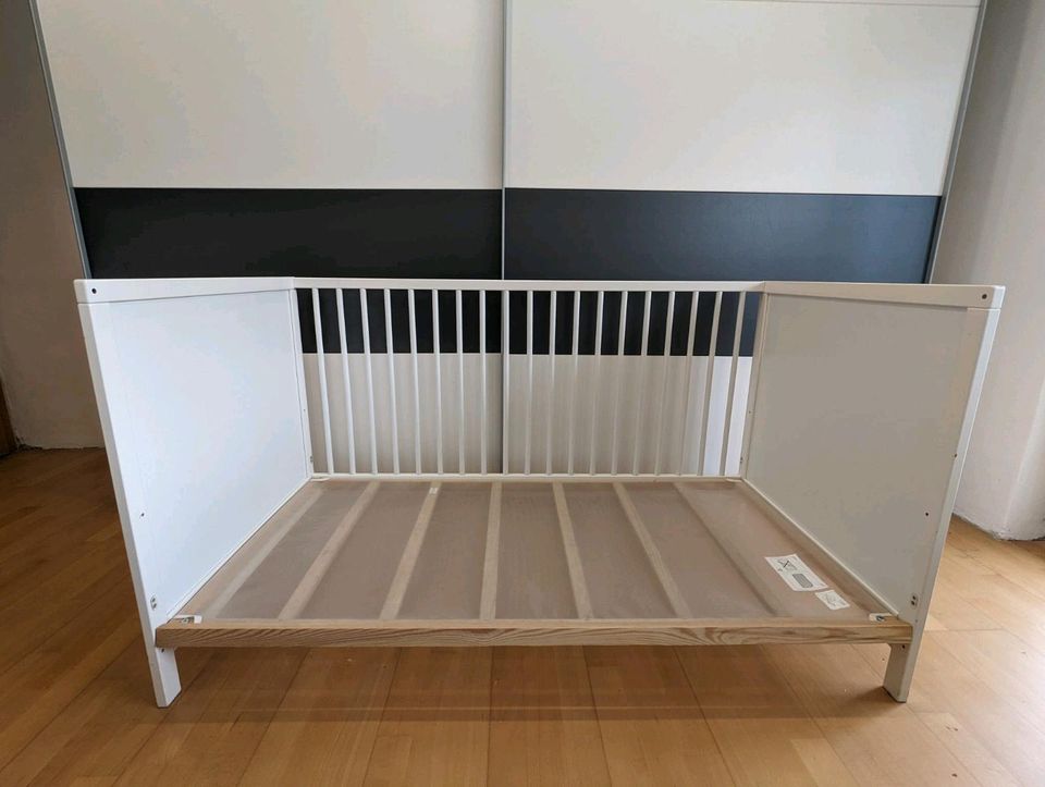 Ikea Kinderbett Bett 140x70cm mit Alvi Matratze und Zubehör in Jettingen