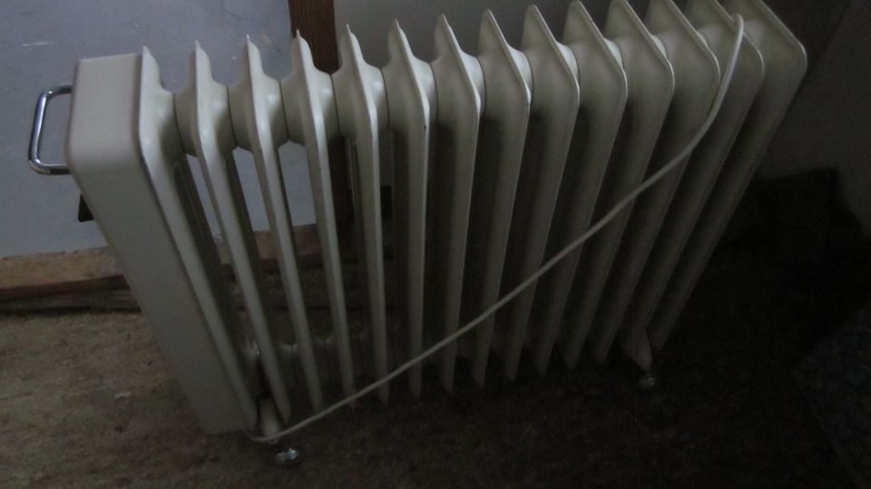 Ölradiator Heizung mit 2000W sehr gut erhalten. Massive Qualität! in Augsburg