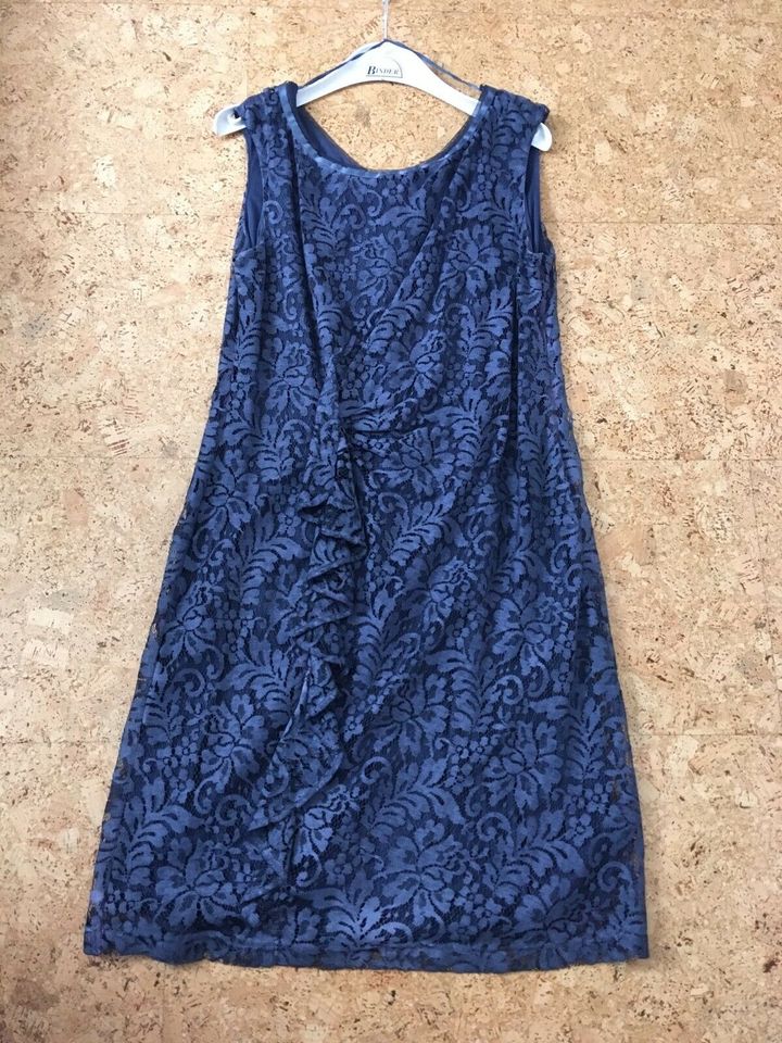 Kleid Comma Spitze Blau 42 in Laupheim