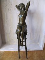 Wundervolle Bronze Figur Frau sitzend auf einem Stuhl 28x5x8 Niedersachsen - Drochtersen Vorschau