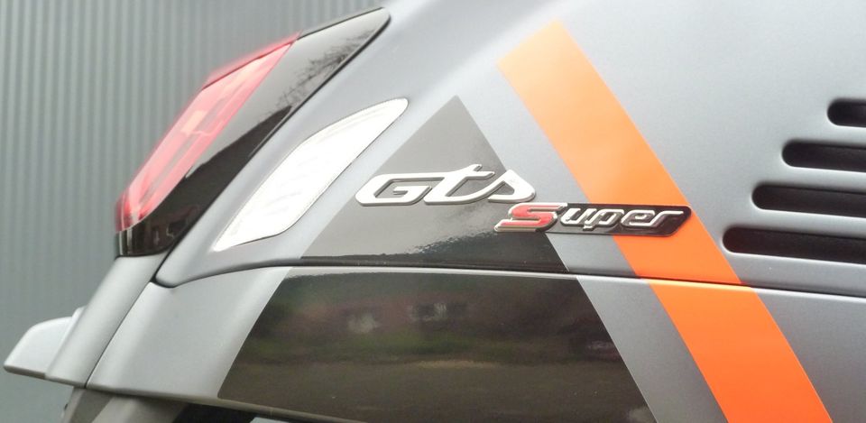 Vespa GTS 300 SuperSport in Bokel