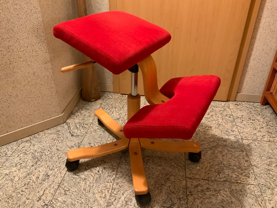 Stokke Varier Wing balans Kniestuhl Schreibtischstuhl Ergonomie in Sottrum