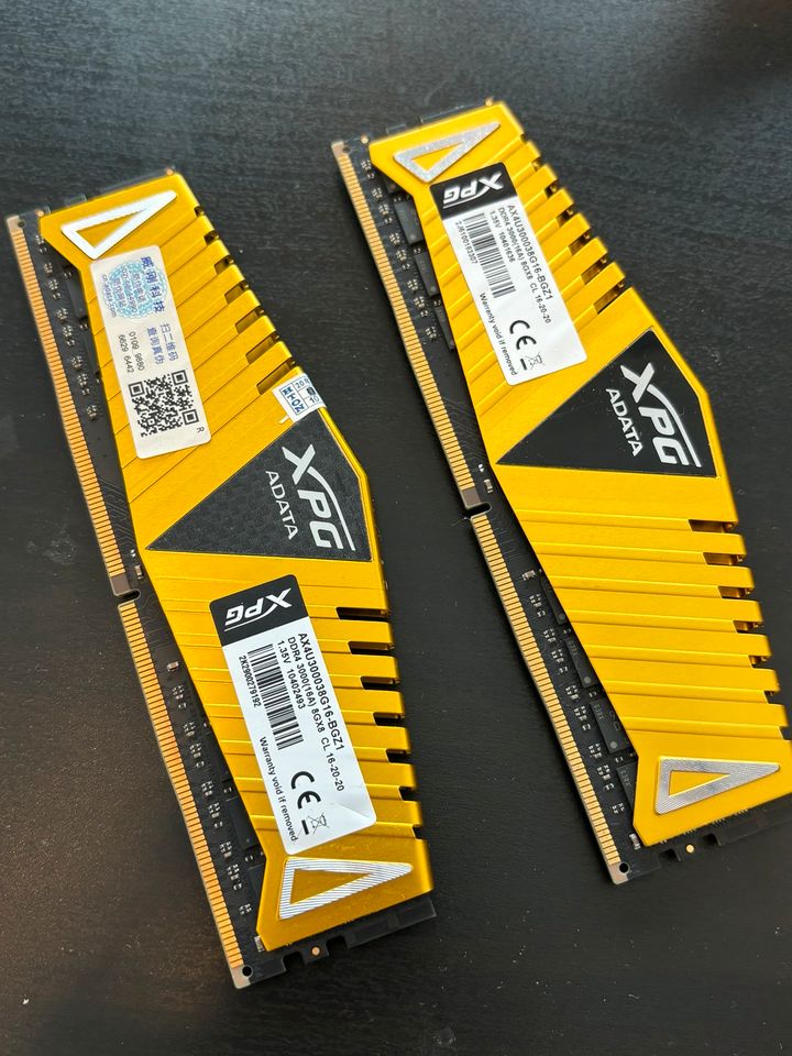 2 x 8GB DDR4 RAM Sticks von ADATA XPG in Germering