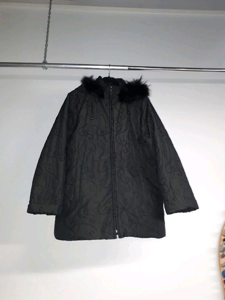 Winterjacke mit Kapuze von KIRSTEN/Größe 44/Jacke/Schwarz in Berlin