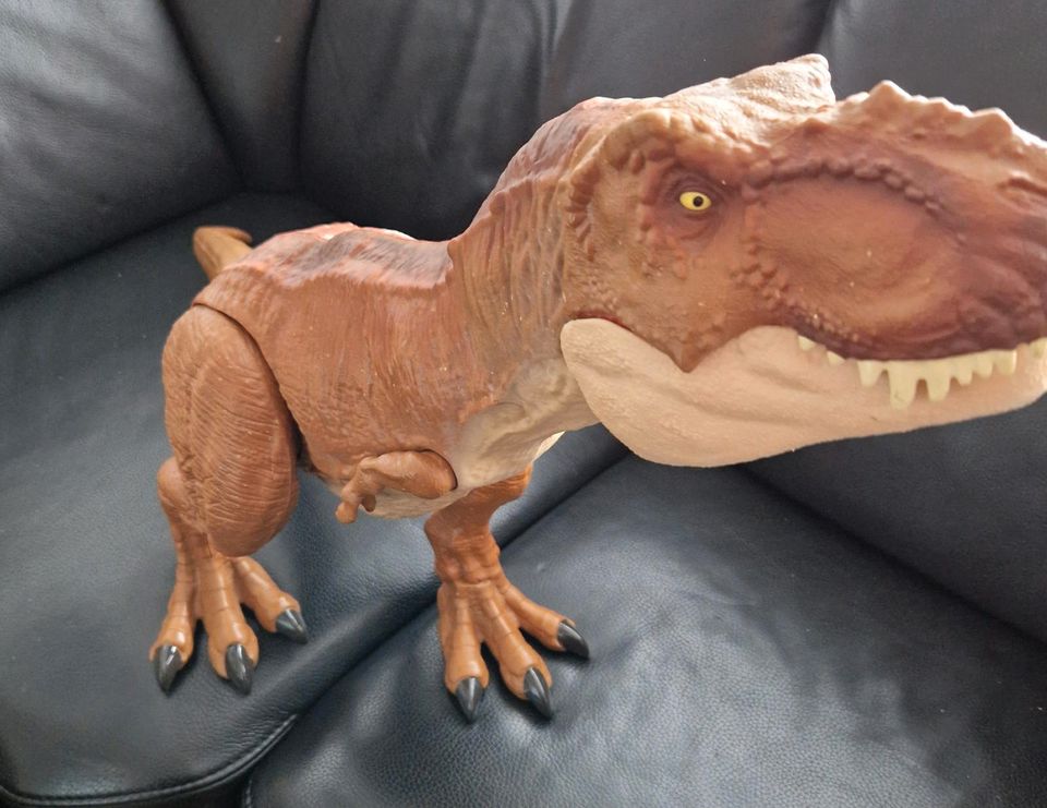 Jurassic World T-Rex Riesendino Dinosaurier 101 cm in Ratingen