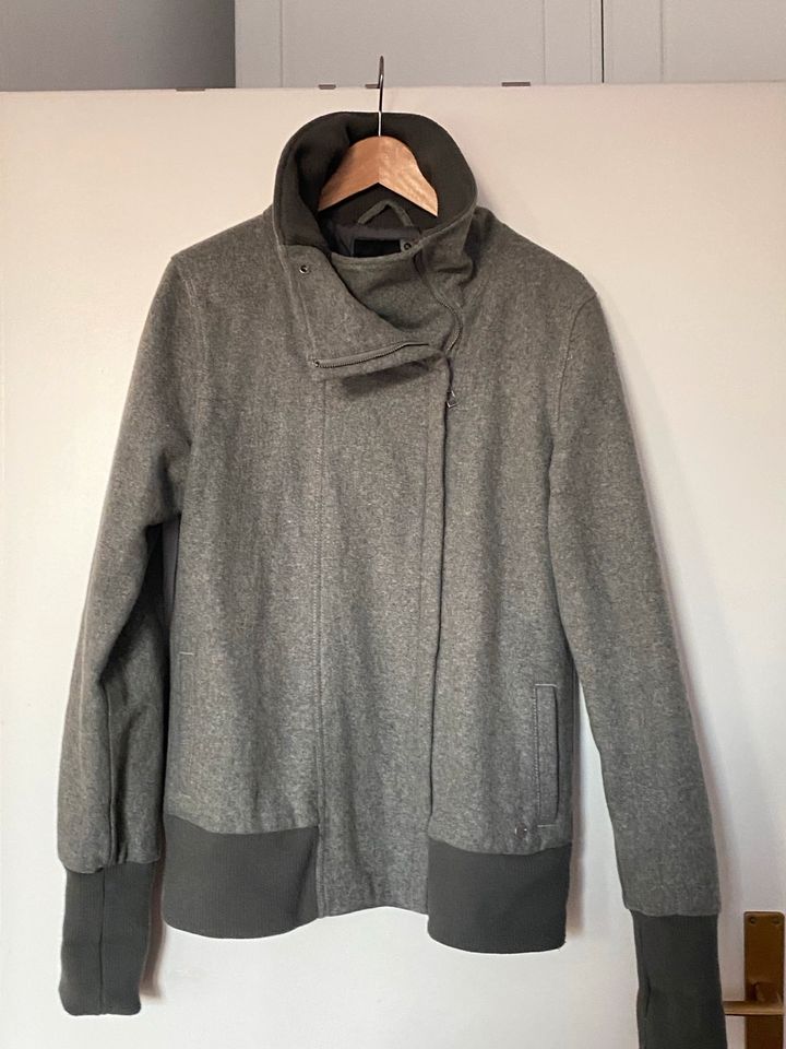 Bench Winterjacke M / L Wolle grau *wie neu* in München