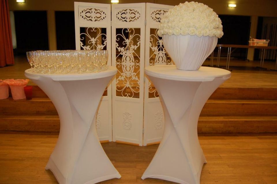 Tischdecken Tischrock Buffet Deko Stehtische- Hussen Hochzeit in Gudensberg