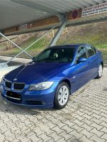 BMW e90 in Blau Bayern - Leinburg Vorschau