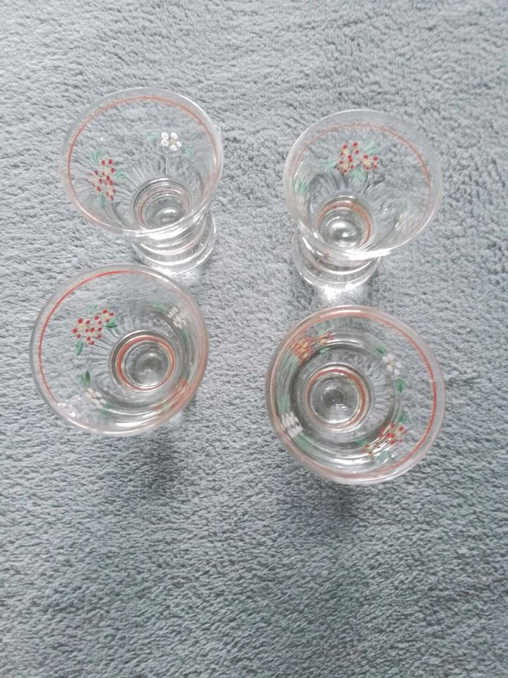 4 Schnaps Gläser bäuerlich bemalt Blumen rot und weiß Vintage in Gauting