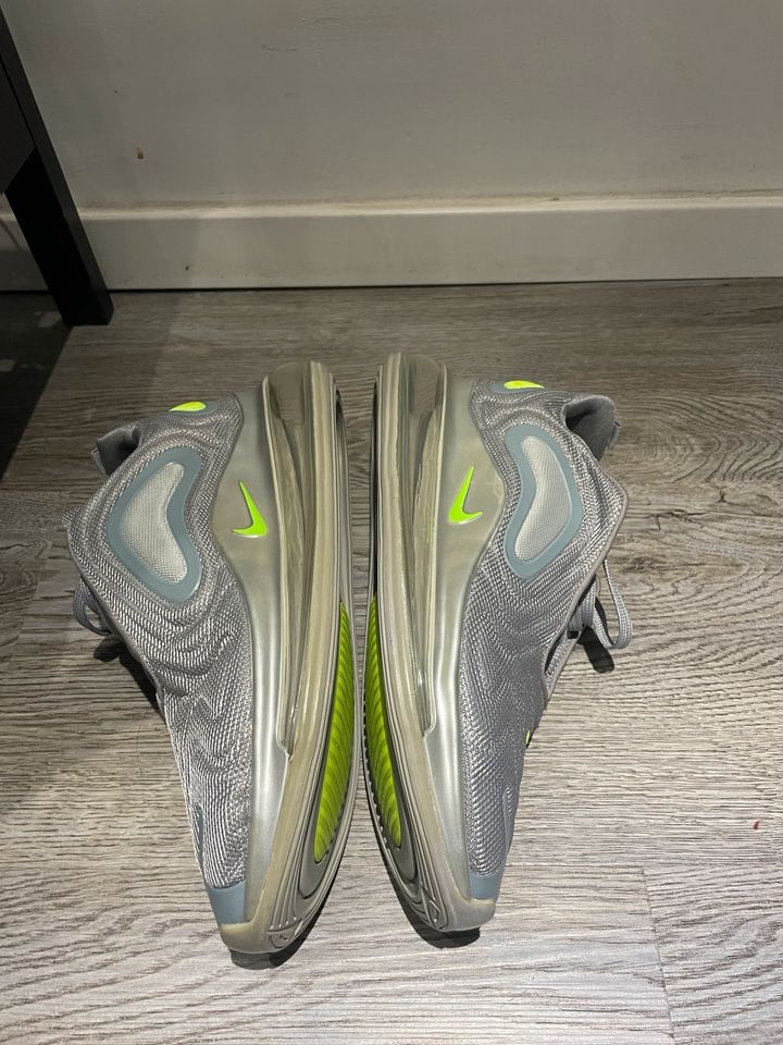 Nike Air max 720 in Mayen