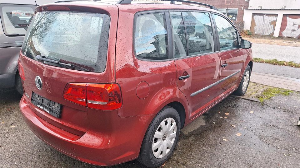 Volkswagen Touran Comfortline 8x bereift, gepflegt in Lübeck