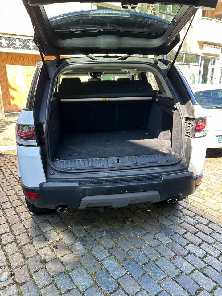Range Rover Sport Land Rover weiß Neuer Motor in Berlin
