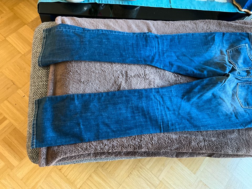 Jeans von GUESS in Pampow