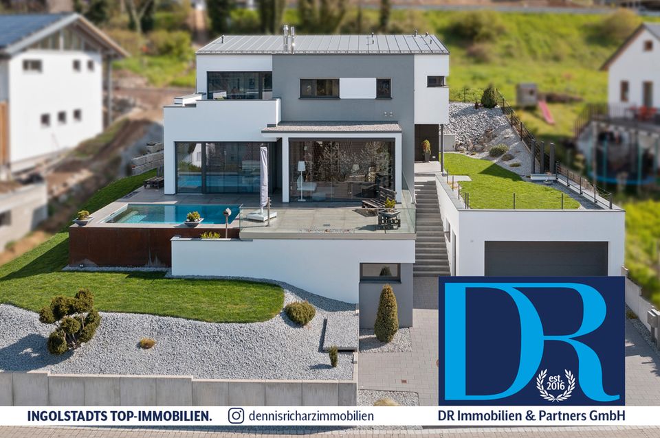 Beeindruckende Aussicht und modernes Design: Exklusives Architektenhaus in Riedenburg. in Riedenburg