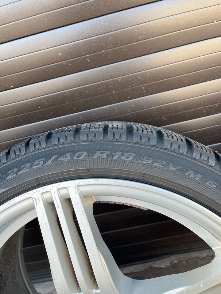 18 Zoll Alufelgen Rondell 225/40/R18 M+S Pirelli Winterreifen 6mm in Duisburg