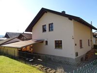 Zum Glück für die kleine Familie - Einfamilienhaus mit großer Balkonterrasse und Carport in Frauenau Bayern - Frauenau Vorschau