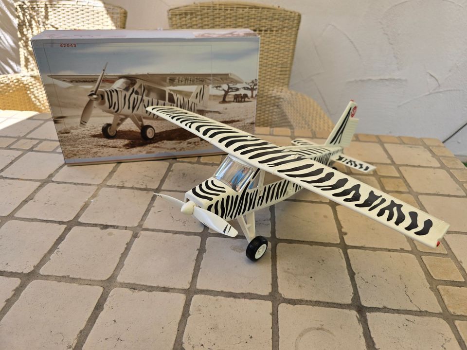 Schleich Safari Wildlife Flugzeug Zebra-Look D-EFNA in Rodgau