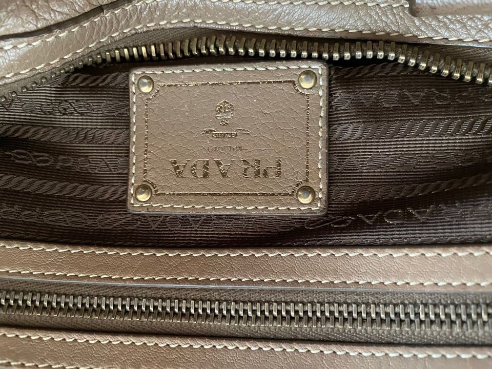 PRADA Handtasche Leder Taupe Original, sehr gepflegt in Lohmar