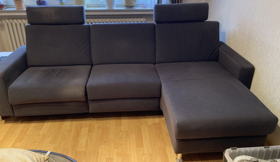 Wall-Free-Relaxfunktion Sofa mit Sessel, Marke Mondo Motion in Minden