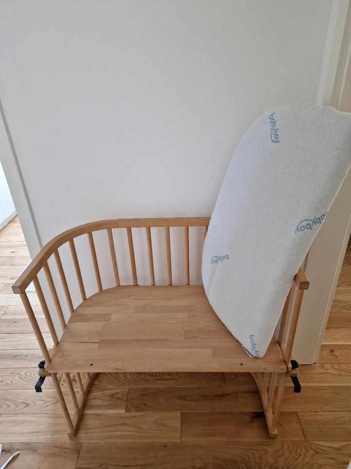 Original Babybay Beistellbett Natur mit viel Zubehör in Heist