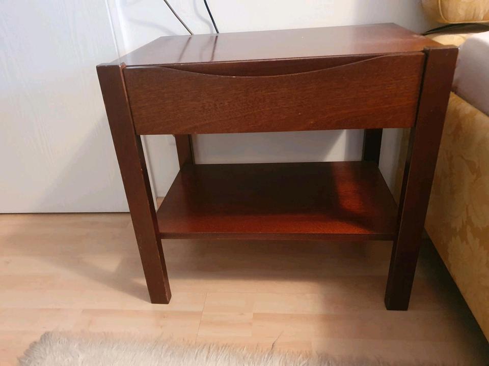 LETZTE CHANCE:  2 Nachttische mit passenden Bookshelves in Olching