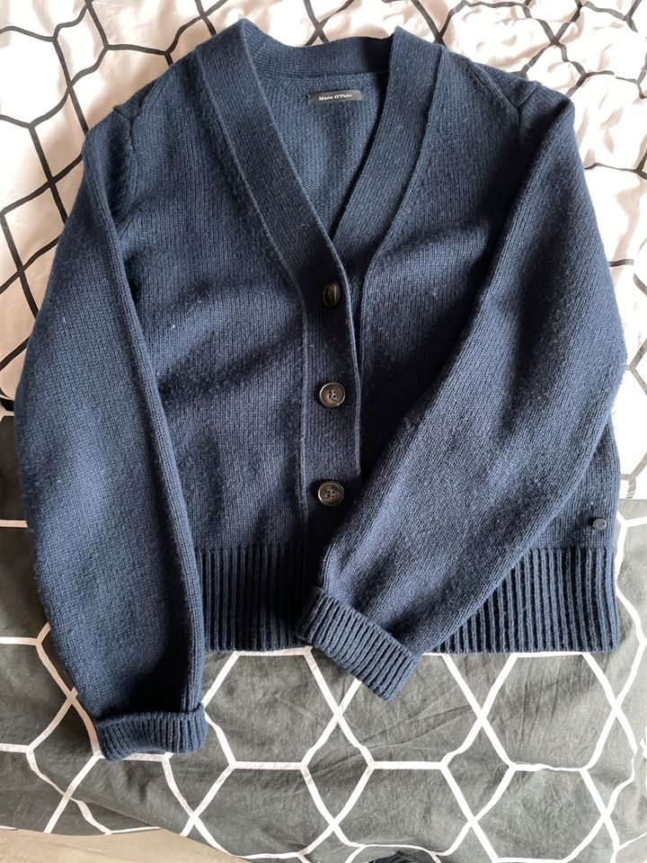 Marc O’Polo Strickjacke Cardian Gr M blau sehr gut erhalten in Ganderkesee