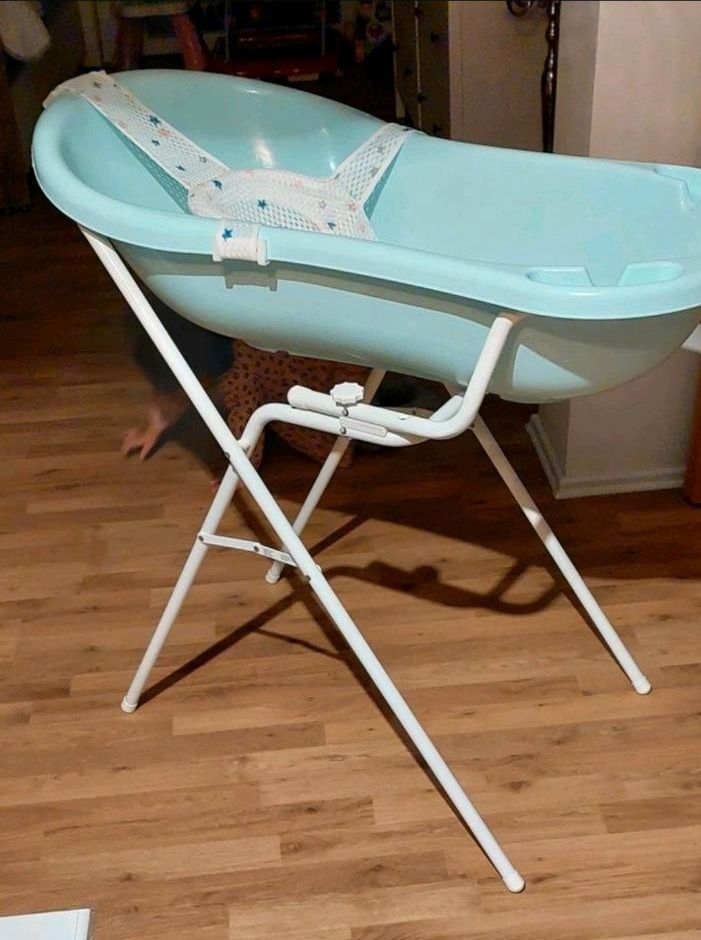 Baby Badewanne gross inkl Neugeborenen-Einsatz sehr guter zustand in Wuppertal