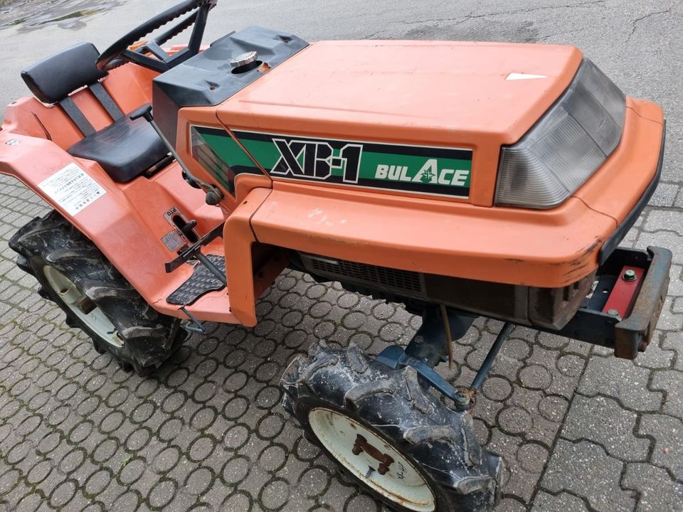 Kubota XB 1 Kleintraktor Allrad Zapfelle 3 Zylinder Diesel in Gummersbach